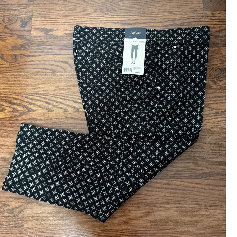 Rafaella Comfort Black Geometric Capri Pants RSBSA116 Size 18 NWT